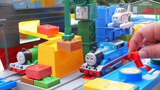 Plarail Thomas☆Crankys big factory station Hello Harold amp Terence [upl. by Silecara9]