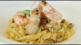 TAGLIATELLE ALLO ZAFFERANO in guazzetto di molluschi e crostacei [upl. by Nnaeirrac552]