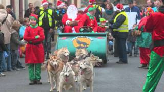 arrivée de père noel en chiens de traineaux 2011 [upl. by Grevera951]