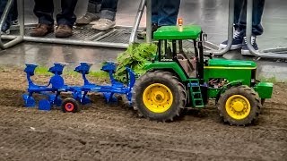 RC tractor John Deere 7800 Tractor plowing a field BIG 18 scale RC model [upl. by Christie]