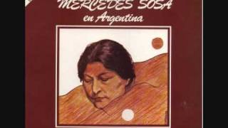 Mercedes Sosa en Argentina  Sueño con serpientes [upl. by Naginnarb]