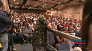 Tiago Leifert participa de palestra na Uninove [upl. by Hogue309]