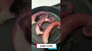 Pulpo a la plancha con patatas al pimentón [upl. by Odarnoc558]