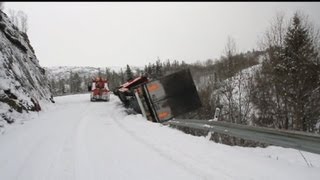 LKW stürzt 60 Meter tief Fahrer überlebt [upl. by Esiuqcaj]