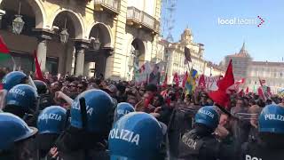 Primo Maggio incidenti a Torino cariche della polizia [upl. by Inattyrb79]