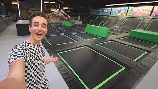 TRAMPOLINE PARK HELEMAAL VOOR ONS ZELF [upl. by Enyrehtak]