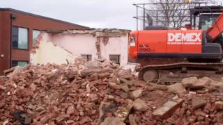 CASTLEFORD REDHILL JUNIOR SCHOOL DEMOLITION 1622017 [upl. by Eves]