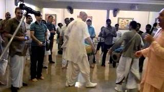 Bhaktimarga Swami amp Vaisesika Das  Kirtan at the Toronto Hare Krishna Temple [upl. by Bevvy]