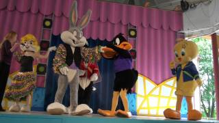 Looney Tunes Dance Off at Six Flags Great Adventure  2011 [upl. by Scheer25]