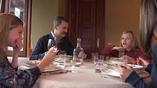 El video del Rey Felipe VI Letizia Sofía y Leonor comiendo sopa [upl. by Lamahj]