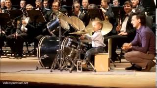 Niño de 3 años toca la bateria y dirige la orquesta Sinfonica [upl. by Gambrill]