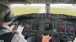 Atterrissage depuis le cockpit dun Boeing 737800 à ParisOrly [upl. by Ycnaf198]