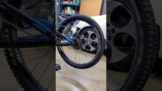 MAXXIS DEATH WOBBLE 😳💀 Maxxis Aggressor MTB tire [upl. by Ettenahs]