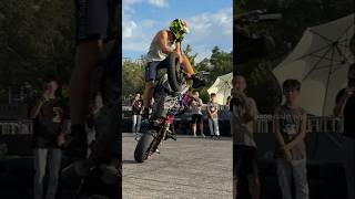 One Hand ✋ 🏍️Bike Stand Video bikelover automobile tendingshorts bikestunt [upl. by Arlette37]