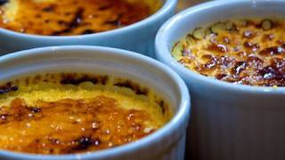 Recette de cuisine  Crème brûlée à lérable [upl. by Aiekram]