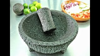 Cómo curar el molcajete RecetasdeLuzMa [upl. by Enahpets]