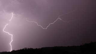 Orage violent nuit 8 au 9 août 2014  Foudre proche 900m  Close lightning strike [upl. by Aneled53]