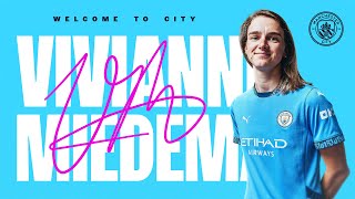 quotI WANT TO PLAY WITH THE BEST PLAYERS IN THE WORLDquot  Vivianne Miedema Signs For City [upl. by Eiddet]