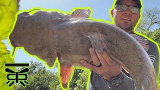 🎣 GIANT FLATHEAD CATFISH  KAYAK Catfish in the Trinity River  Pelican Catch 100 🚣🏻‍♀️ BARFLY [upl. by Kciv]