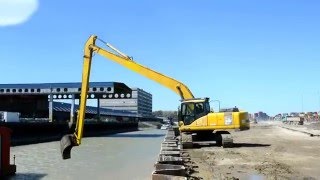 Komatsu PC240 NLC Longreach  dredging in Vienna harbour [upl. by Jahdai]