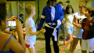 MICHAEL JACKSON IMPERSONTOR DANCES WITH CHILDREN AT BIRTHDAY PARTY [upl. by Pacheco]