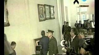 Nestor Kirchner hace bajar cuadros en el Colegio Militar [upl. by Airdnat678]