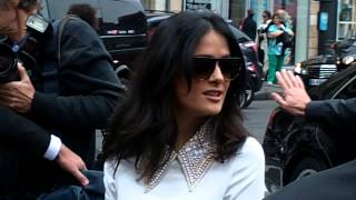 Salma Hayek arrive au défilé Stella Mccartney Fashion Week Paris 30 septembre 2013 [upl. by Analos402]