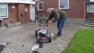 Sådan laver du service på din plæneklipper med Briggs amp Stratton motor OBS der er undertekster [upl. by Amyaj]