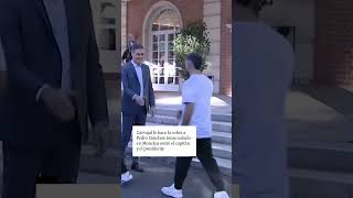 Carvajal le hace la cobra a Pedro Sánchez tenso saludo en Moncloa entre el capitán y el presidente [upl. by Nedlog623]