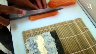 Caderno Só Sabor  Sushi de Salmão Makimono Filadélfia e Kani Cheese [upl. by Eirtemed116]