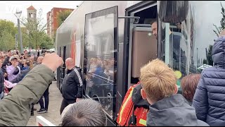 Spelersbus Feyenoord arriveert in Eindhoven [upl. by Fabriane]