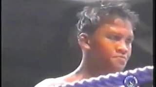 Buakaw Por Pramuk vs Petarung Sor Suwanpakdee 2001 [upl. by Eiramyma677]