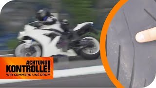 Nur 06mm Reifenprofil Lässt die Polizei das Motorrad weiterfahren  Achtung Kontrolle kabel eins [upl. by Edahsalof]