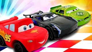 Lightning McQueen und Spielzeugautos von Cars 3 Videos für Kinder [upl. by Maje]