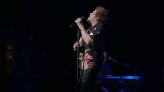 GIVING IT ALL AWAY  Leo Sayer  Live in Concert [upl. by Forbes]