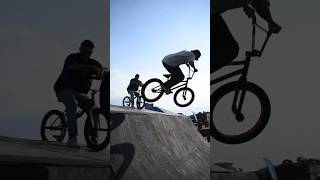 Fakie con barspin para pasar el tiempo bmxriding [upl. by Eila]