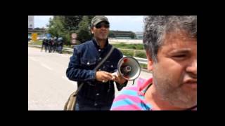 Cariche contro gli operai cassintegrati ai cancelli di Fiat Pomigliano 17052013 [upl. by Dang]