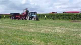 Ford 7600 tractor pulling [upl. by Namas]