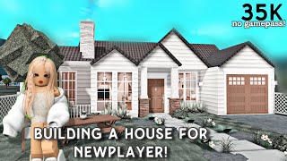 BUILDING A HOUSE FOR NEW BLOXBURG PLAYER Cheap Aesthetic No gamepass Home  speedbuild amp tour 35k ✨ [upl. by Itraa275]