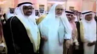 الملك عبدالله يمازح معلمه  سبق ان ضربه ايام الدراسة [upl. by Enywad597]