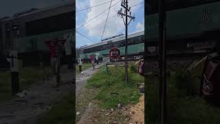 Sebuah minibus Dihantam KAI keretaapi indonesia railfans kaiacces trainshorts fypシ゚viral [upl. by Zimmermann25]