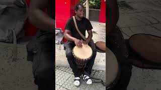 Ouh là là  Comment Bra Yégué nous parle avec son Djembé  afrobeat djembe [upl. by Ellesor804]