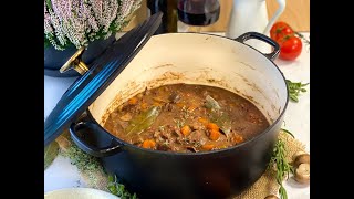 Boeuf Bourgignon Stoofvlees met rode wijn maken  Recept  Bettys Kitchen [upl. by Benny]