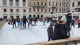 Pattinaggio sul ghiaccio grandi e piccini in pista a Trieste [upl. by Eitsirk618]