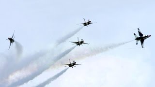 USAF Thunderbirds  Signature Low Bomb Burst Maneuver Melbourne 2014 [upl. by Barcroft]