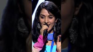 Shreya Singing Baahon Men Chale Aao live shreyaghoshal anamika latamangeshkar live music [upl. by Lieberman]