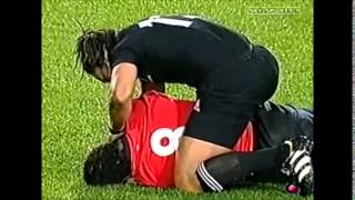 Tana Umaga helps Colin Charvis [upl. by Dex690]