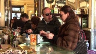 Il caffè sospeso di Napoli approda a Parigi in versione quotestesaquot [upl. by Amaryl]