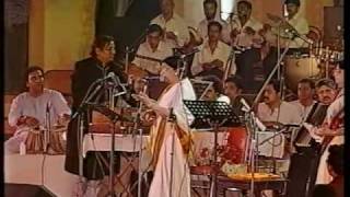 Lata Mangeshkar  Aye Mere Watan Ke Logo Live Performance [upl. by Ocirnor694]