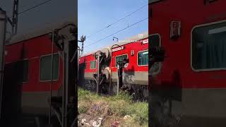 Train ase wash Hoti hai👀👌🛤️travelwashing trainminivlog [upl. by Lina]